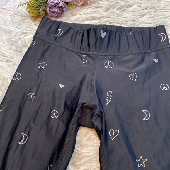 DONATING 9/1 Terez Patterned Black Capri Leggings sz L - Picture 2 of 8